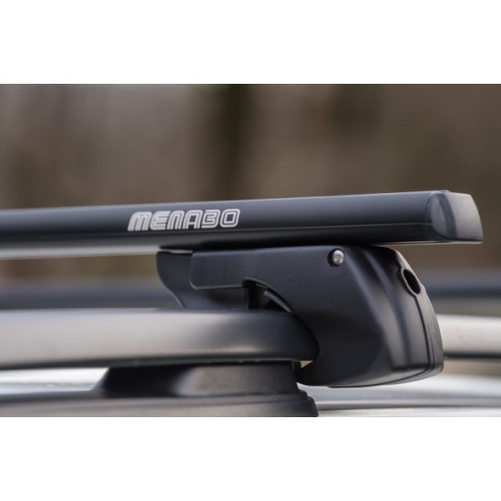 MENABO ΜΠΑΡΕΣ ΟΡΟΦΗΣ ΑΛΟΥΜΙΝΙΟΥ SHERMAN BLACK 120 cm ΣΕ ΜΑΥΡΟ ΧΡΩΜΑ ΓΙΑ Kia Clarus 5 doors 1995>2001 ΜΕ RAISED RAILS (Παράλληλες Μπάρες με Κενό) - 2 ΤΕΜ. (12280/MB)