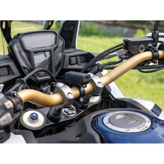 Αδιάβροχος Φορτιστής Κινητού Trek X 12/24V 48W της σειράς Optiline με 2 θύρες USB Type A και USB Type C, Καλώδιο 180 cm, Βύσμα SAE και Ακροδέκτες, Ασφάλεια, Αδιαβροχοποίηση IPX6, συμβατό με Βάσεις Στήριξης, Θήκες ή Αντάπτορες Κινητού Optiline 